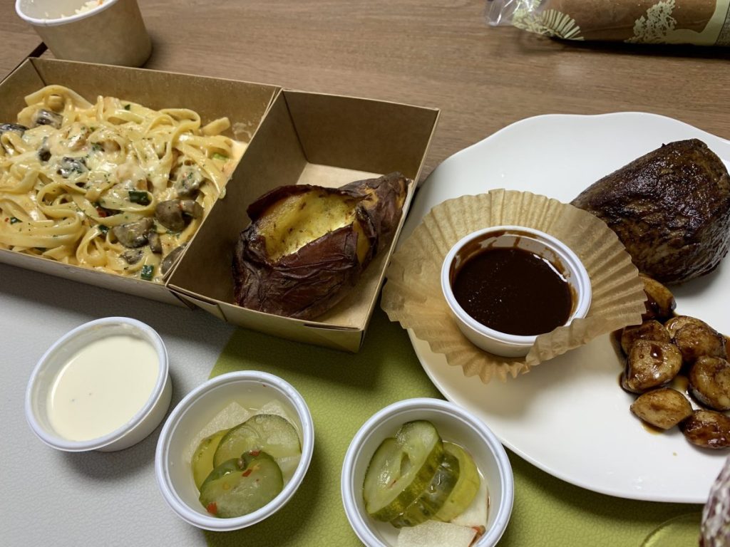 ‘아웃백스테이크하우스’를 배달 서비스로&nbsp;경험해봤다.