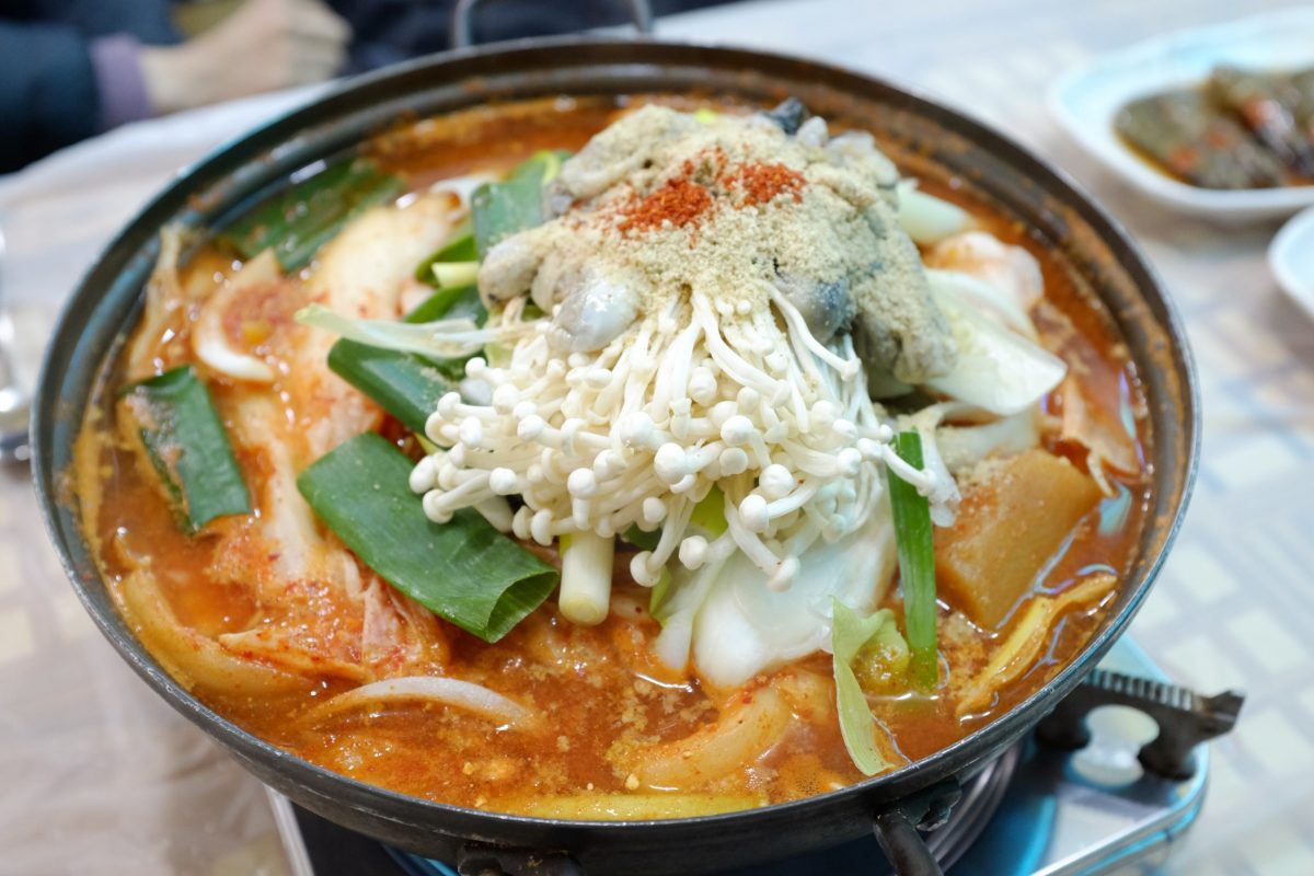 안면도 게국지 맛집 ‘꽃지꽃게집’에서 게국지를 먹고 왔다.