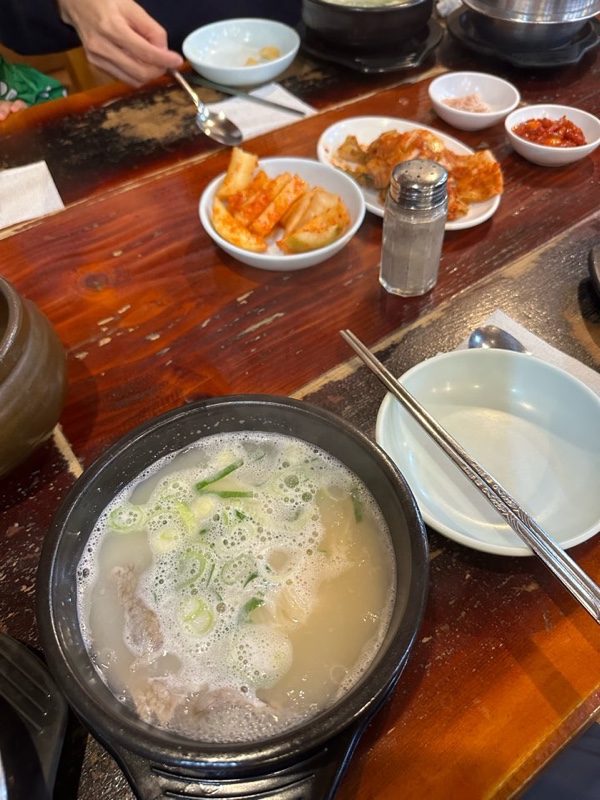 오금동 설렁탕 맛집 ‘고향산천 전통돌솥설농탕’에 다녀왔다.