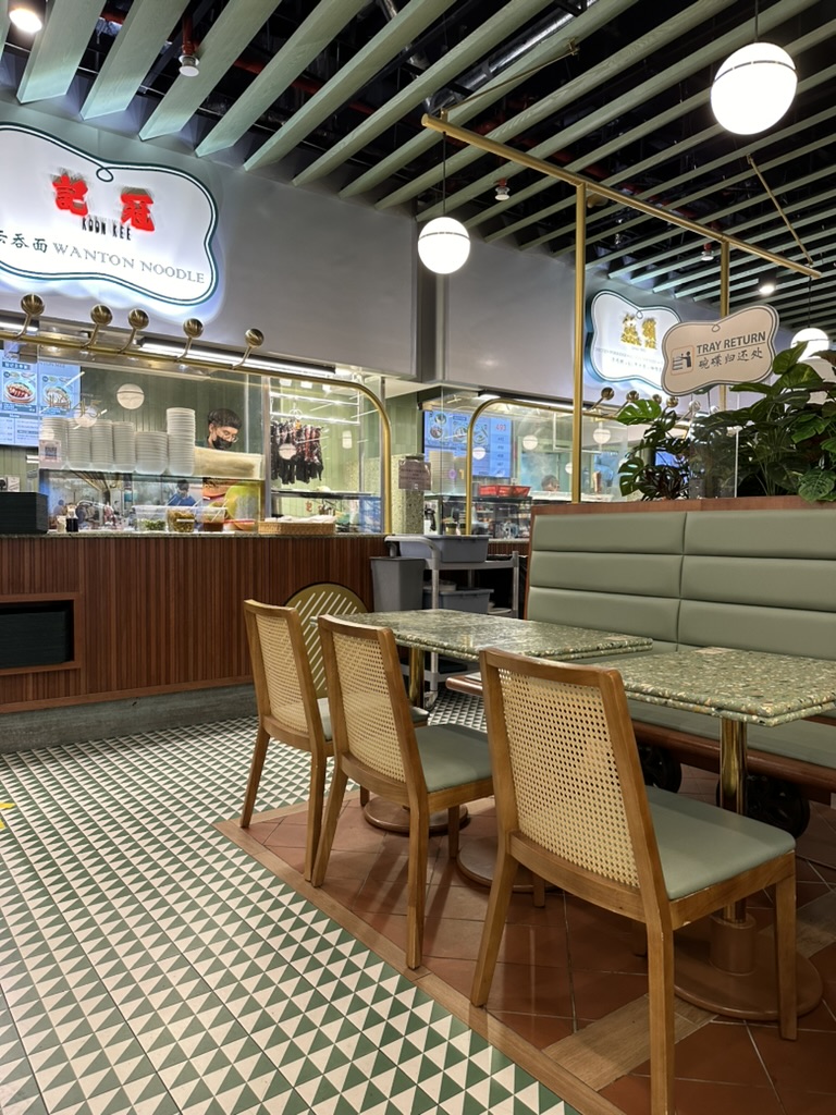 EAT ALLEY에서 식사를 했다.
