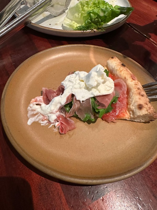 치즈가 듬뿍 올라간 피자